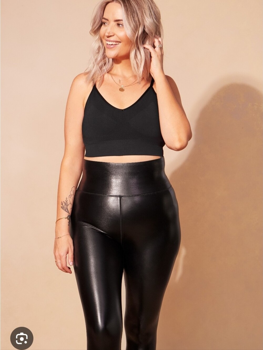 Black V-Neck Crop Tank Top - Women's Seamless Bralette